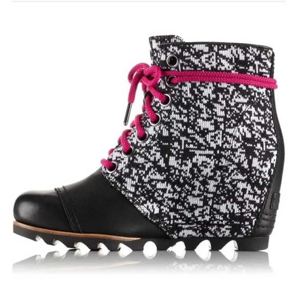 Sorel PDX Wedge Boot with Black and White Shaft and Hot Pink Laces Size 9 NIB💗🖤 - Picture 4 of 11